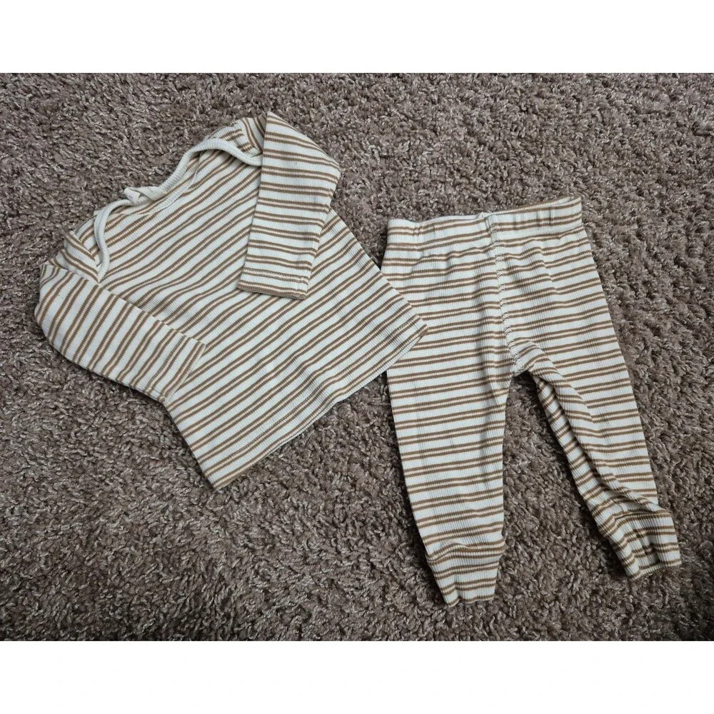 Quincy Mae 2 piece outfit size 0-3 months